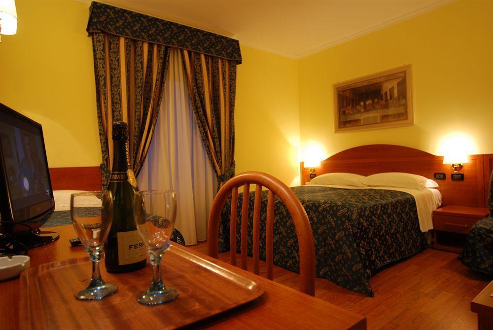 רומא Rest Guesthouse מראה חיצוני תמונה